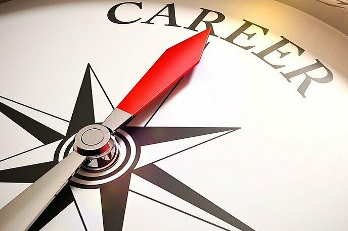 Kompass mit der Aufschrift "Career"